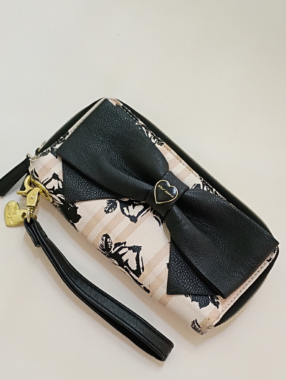 Betsey Johnson Black Bow Floral Wristlet in Cream and Black